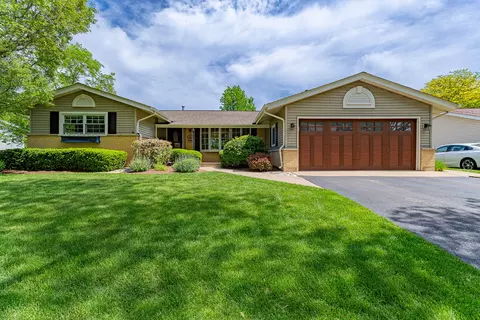 719 Brantwood Ave, Elk Grove Village, IL 60007