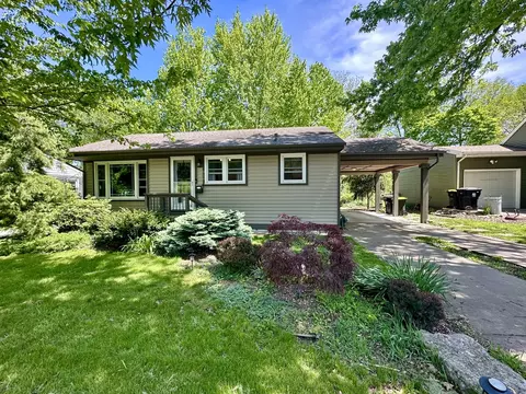916 S Linden St, Normal, IL 61761