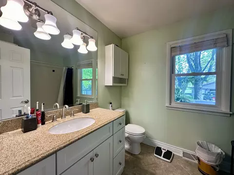Bath - 916 S Linden St, Normal, IL 61761 photo 1 of 3