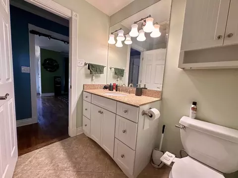 Bath - 916 S Linden St, Normal, IL 61761 photo 2 of 3