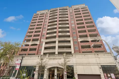 828 W Grace St #1103, Chicago, IL 60613
