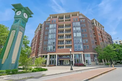 437 W Division St #618, Chicago, IL 60610
