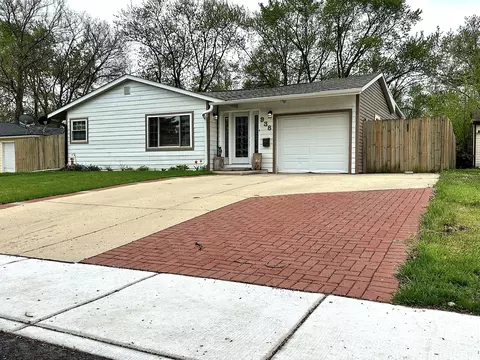 938 Berkley St, Carpentersville, IL 60110