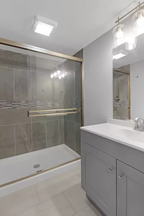 Bath - 18519 Bock Rd, Lansing, IL 60438 photo 5 of 6