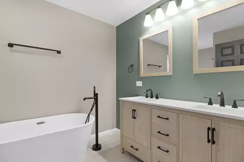 Bath - 18519 Bock Rd, Lansing, IL 60438 photo 2 of 6