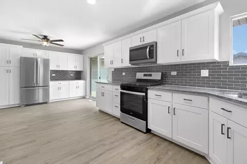 Kitchen - 18519 Bock Rd, Lansing, IL 60438 photo 1 of 3