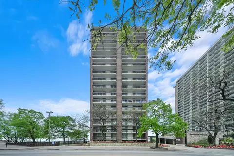 5901 N Sheridan Rd #13B, Chicago, IL 60660