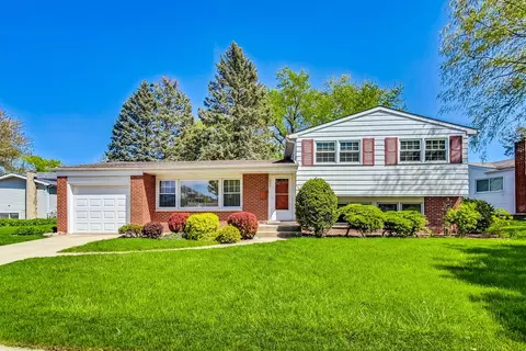 2201 N Verde Dr, Arlington Heights, IL 60004