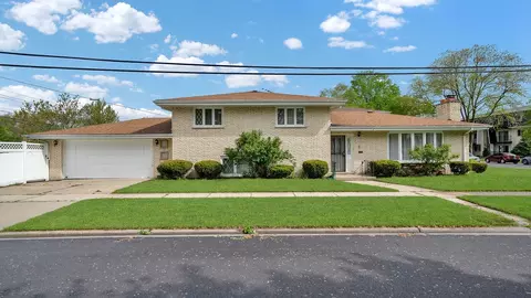 10040 S Komensky Ave, Oak Lawn, IL 60453
