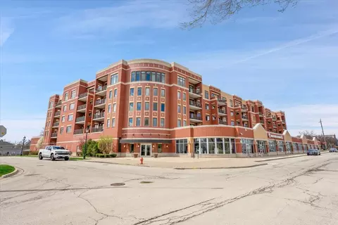 225 Main St #207, Roselle, IL 60172