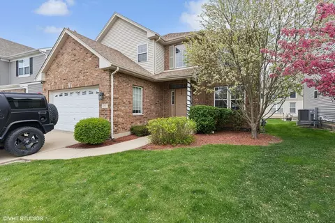 77 Bowman St, Matteson, IL 60443