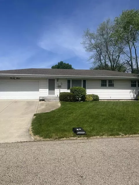 24 Brookwood Dr, Normal, IL 61761