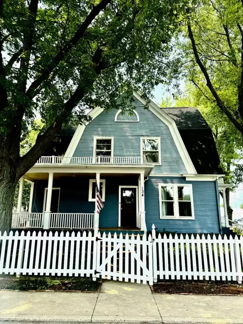 134 E Winthrop St, Earlville, IL 60518