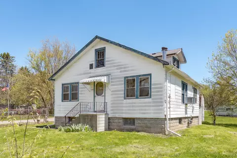 27960 W Lake Shore Dr, Spring Grove, IL 60081
