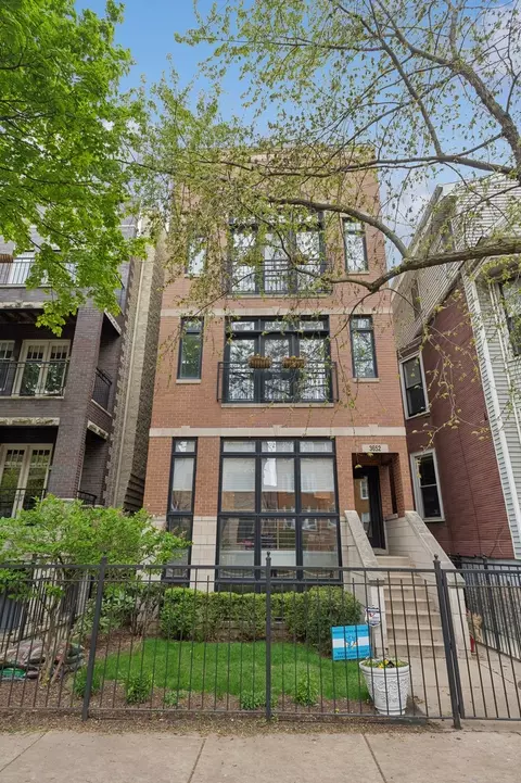 3652 N Damen Ave #1, Chicago, IL 60618