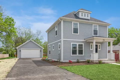 916 Park St, Batavia, IL 60510