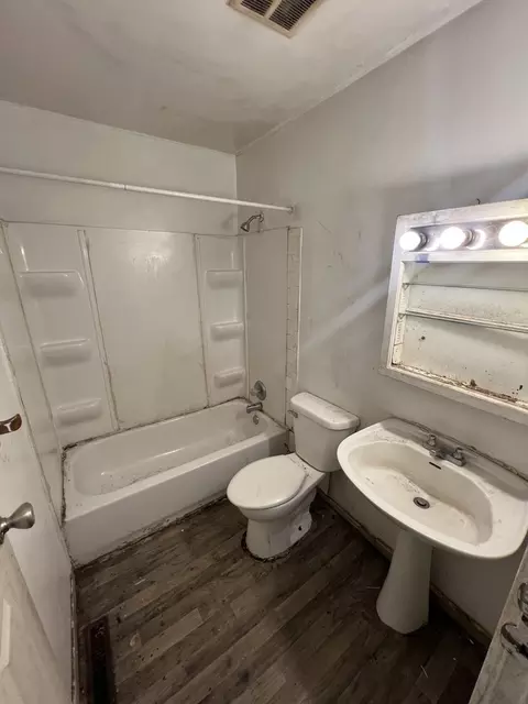 Bath - 1148 N Chicago Ave, Kankakee, IL 60901 photo 1 of 1
