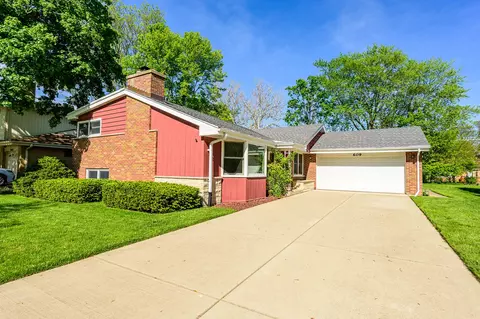 609 S William St, Mount Prospect, IL 60056