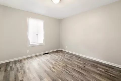 Bedroom - 35671 Laurel Ave, Ingleside, IL 60041 photo 4 of 11