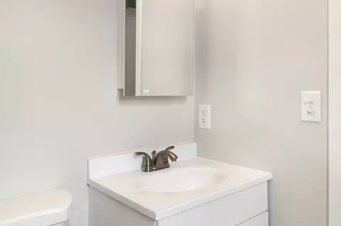 Bath - 35671 Laurel Ave, Ingleside, IL 60041 photo 3 of 3