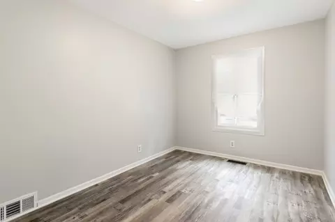 Bedroom - 35671 Laurel Ave, Ingleside, IL 60041 photo 1 of 11