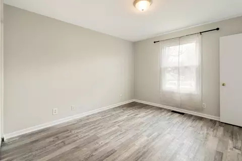 Bedroom - 35671 Laurel Ave, Ingleside, IL 60041 photo 7 of 11