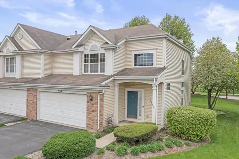 967 Emerald Dr, Pingree Grove, IL 60140