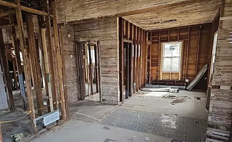 Entry Way - 1810 E Maple St, Kankakee, IL 60901 photo 1 of 8