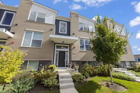 3 S528 Cambridge Ct, Warrenville, IL 60555
