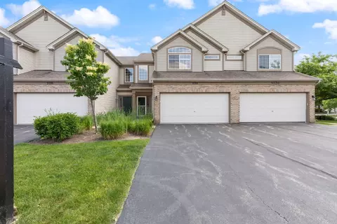 1018 Parkhill Cir, Aurora, IL 60502
