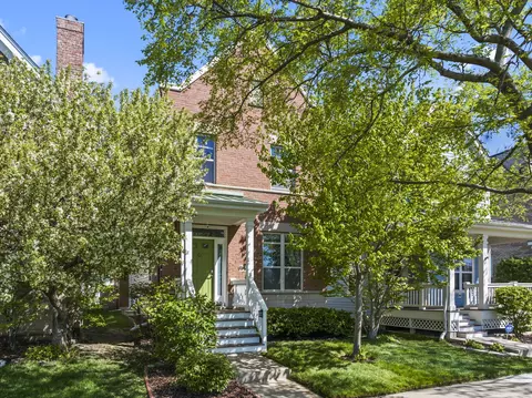 2430 W Lake Ave, Glenview, IL 60026