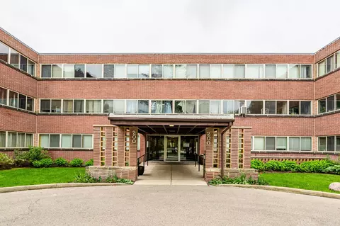 200 Ridge Ave #1F, Evanston, IL 60202
