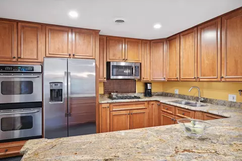 Kitchen - 749 Happ Rd, Northfield, IL 60093 photo 3 of 4