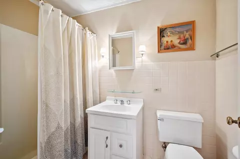 Bath - 749 Happ Rd, Northfield, IL 60093 photo 2 of 3