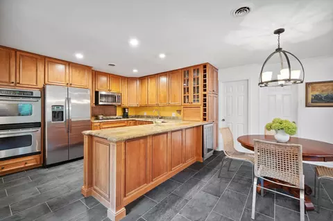 Kitchen - 749 Happ Rd, Northfield, IL 60093 photo 4 of 4