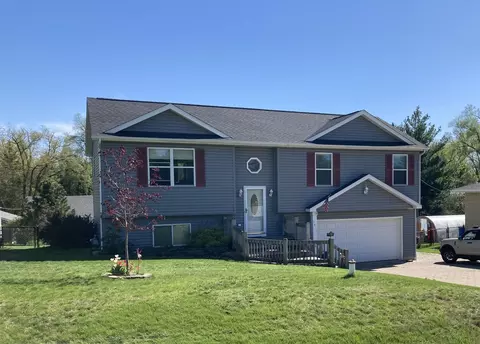 7415 Seminole Dr, Wonder Lake, IL 60097