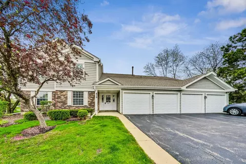 619 Berkley Ct #V2, Schaumburg, IL 60194