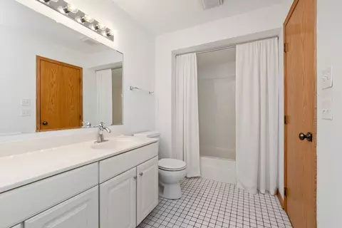 Bath - 9779 Cambridge Cir, Mokena, IL 60448 photo 1 of 3