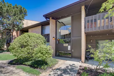 6115 Knoll Wood Rd #204, Willowbrook, IL 60527
