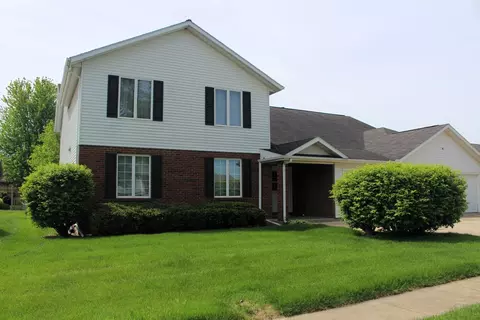 26 Colonial Dr #1, Clinton, IL 61727