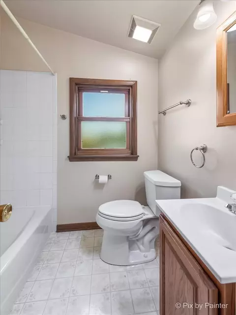 Bath - 2135 David Dr, Des Plaines, IL 60018 photo 1 of 2