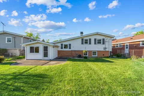 Exterior - 2135 David Dr, Des Plaines, IL 60018 photo 3 of 3