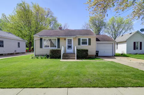 Exterior - 1205 E 16th St, Sterling, IL 61081 photo 2 of 5