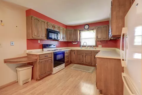 Kitchen - 1205 E 16th St, Sterling, IL 61081 photo 1 of 2