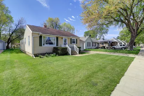 1205 E 16th St, Sterling, IL 61081
