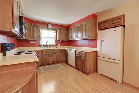 Kitchen - 1205 E 16th St, Sterling, IL 61081 photo 2 of 2