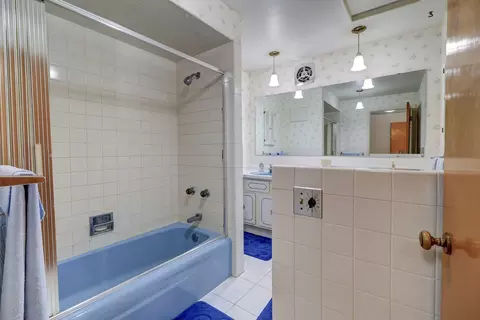 Bath - 1205 E 16th St, Sterling, IL 61081 photo 2 of 2