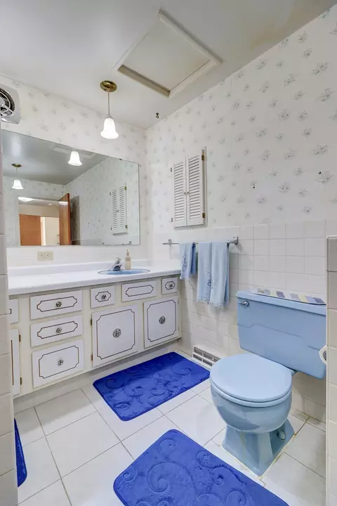 Bath - 1205 E 16th St, Sterling, IL 61081 photo 1 of 2