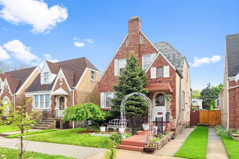 6957 W Wellington Ave, Chicago, IL 60634