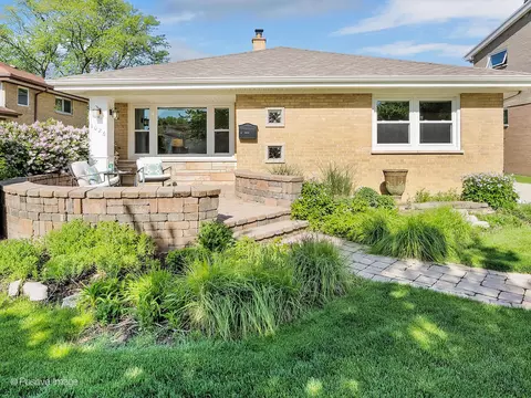 1026 Meadowcrest Rd, La Grange Park, IL 60526